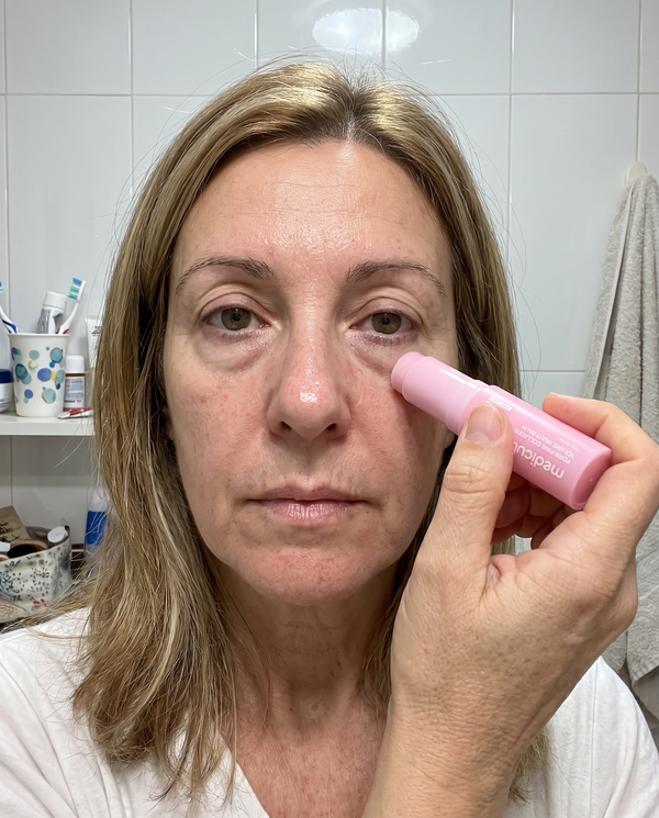 Aplicación bajo los ojos
